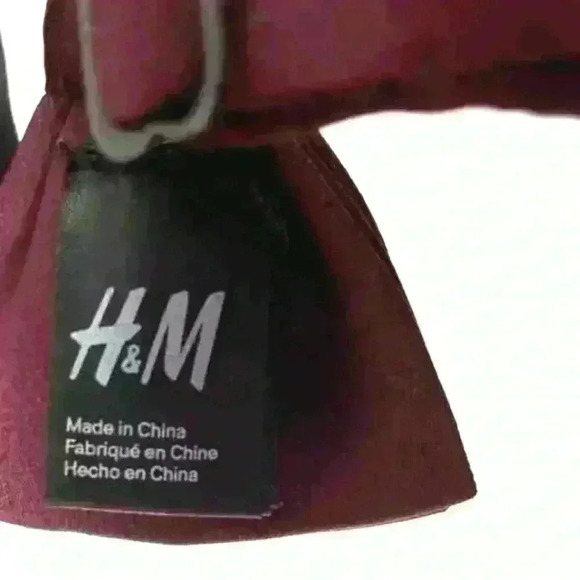 END YEAR CLEAR OUT H and M bow 🎀 tie maroon - Picture 2 of 4